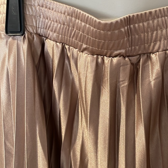 NEW Studio west skirt - Picture 2 of 4